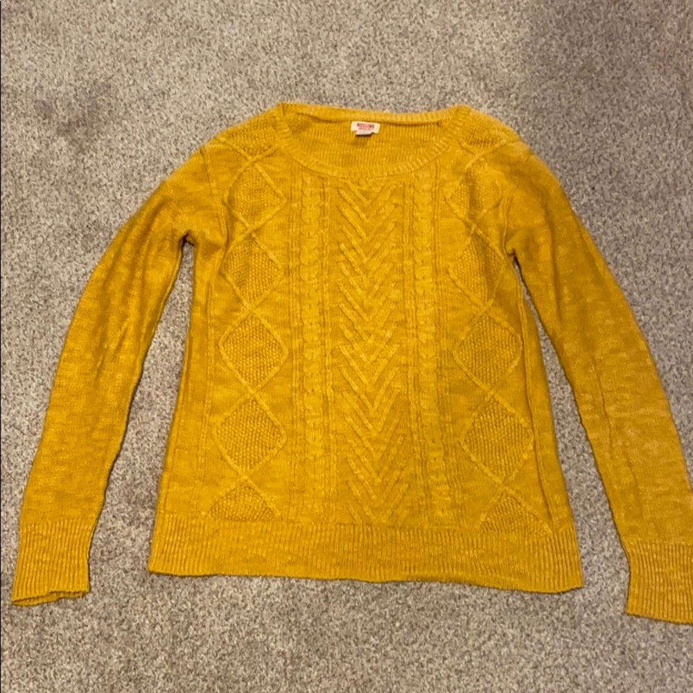Sweater - Picture 1 of 2